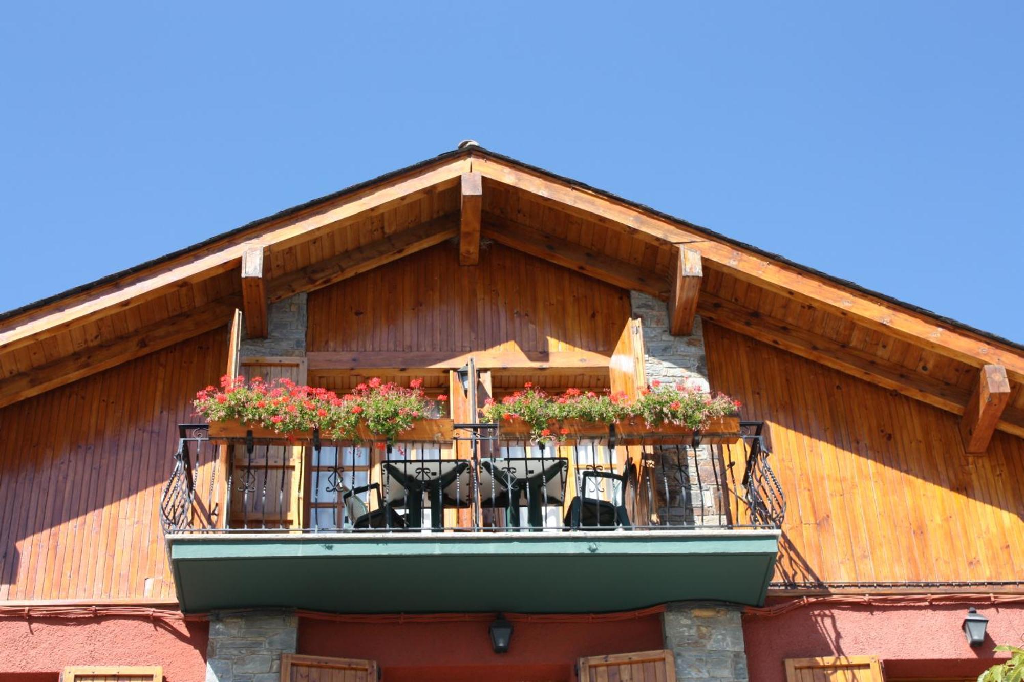 Hotel Esquirol (Adults Only) Llivia Exterior photo